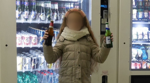 Bari, Santo Spirito: distributore automatico eroga birre anche ai minorenni. Video